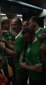 Des supporters irlandais chantent une berceuse à un bébé à Bordeaux