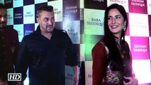 Salman attends Baba Siddiques Iftaar party with Katrina Dont Miss