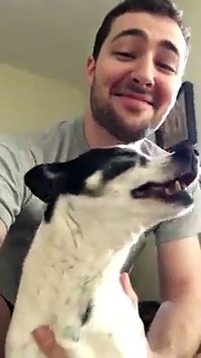 Ce chien a un éternuement tellement drôle