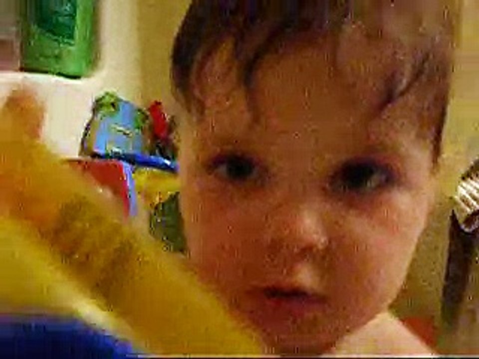 Jace says the alphabet in the tub (6/23/10)