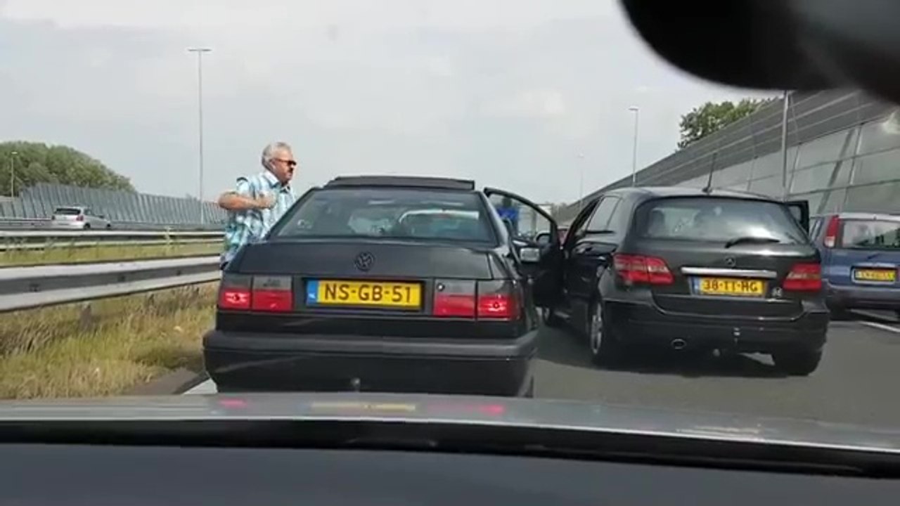 Un road rage avec un papy