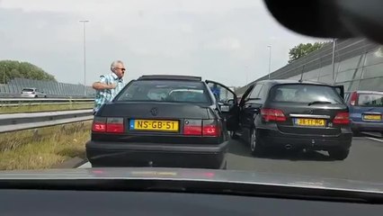 Un road rage avec un papy