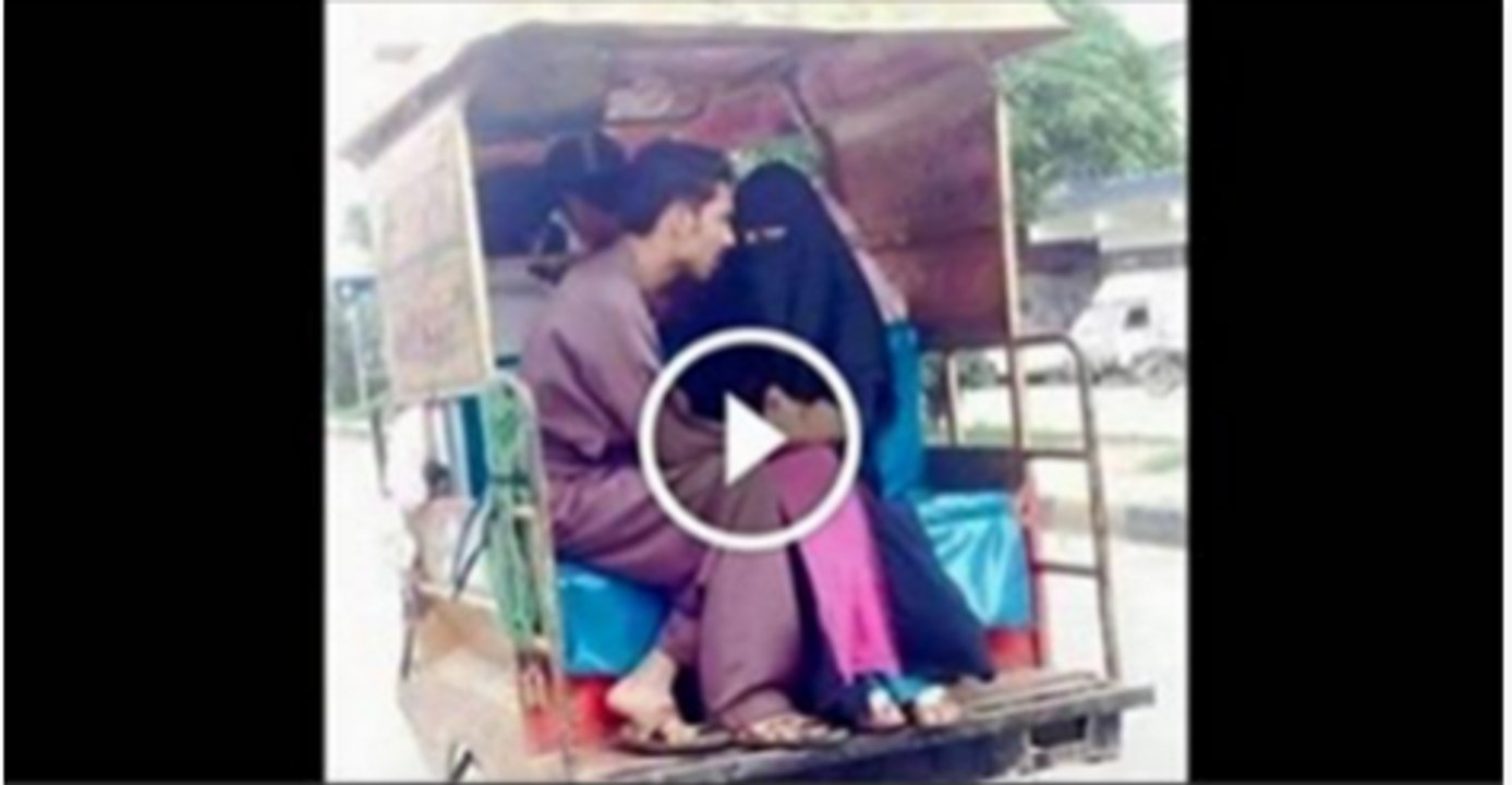 Mumbai Autowallas On Couples....  In Rickshaw