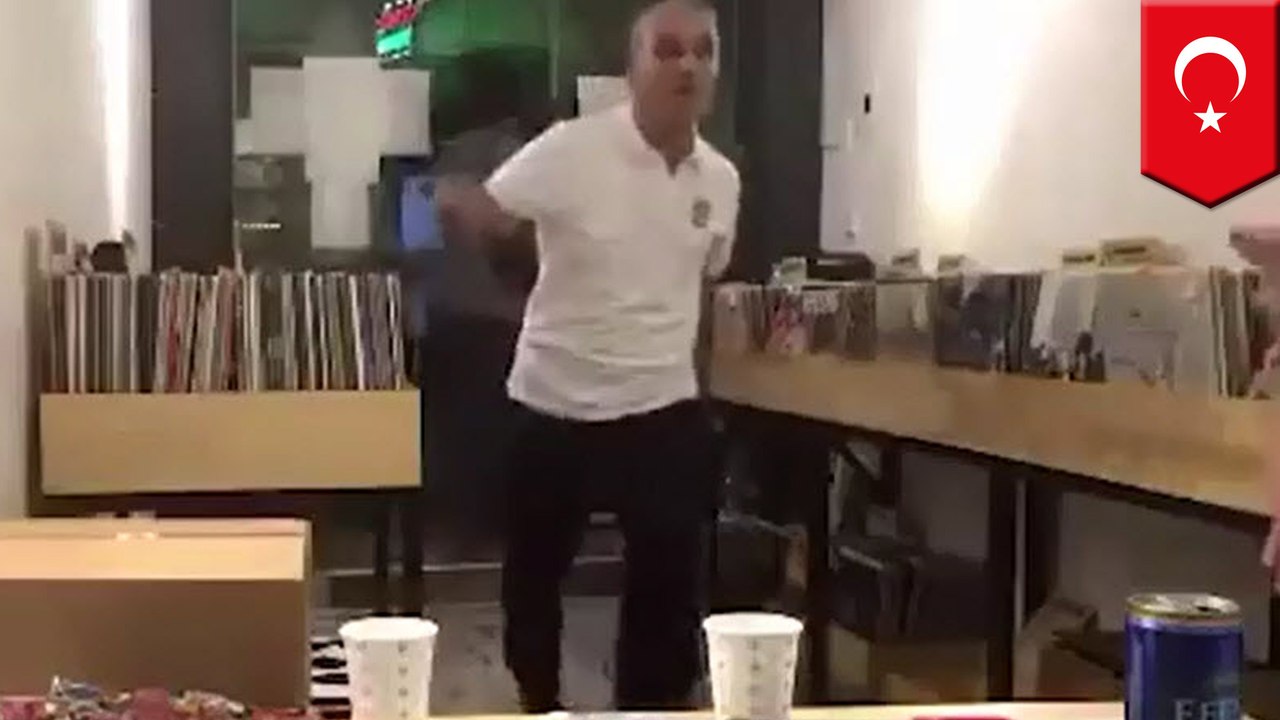 Radiohead fans attacked in Istanbul: Mob attacks party for drinking, listening music - TomoNews