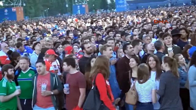 Eyfel Fan Zone'da İsviçre-Fransa maçını 90 bin kişi izledi