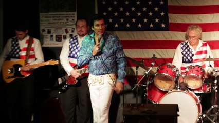 Todd Herendeen sings 'Walk A Mile In my Shoes' Memphis January 2015