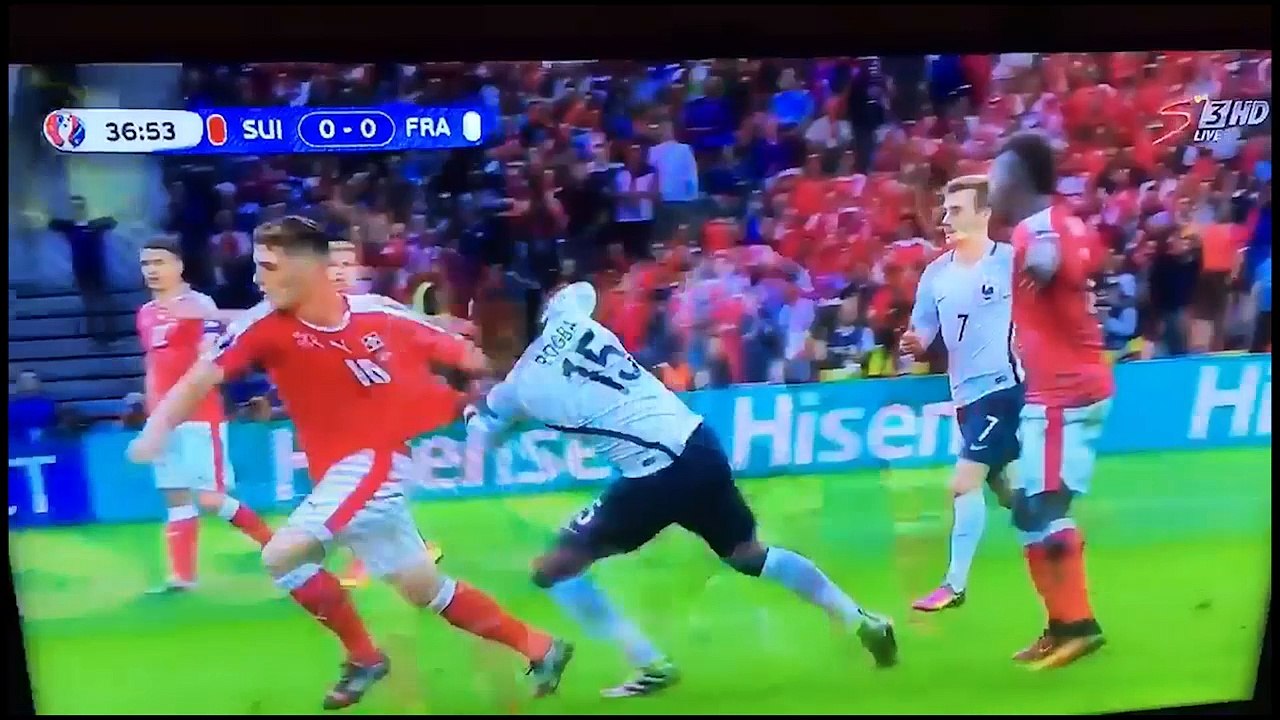 Les maillots suisses ont bien fait rire les internautes