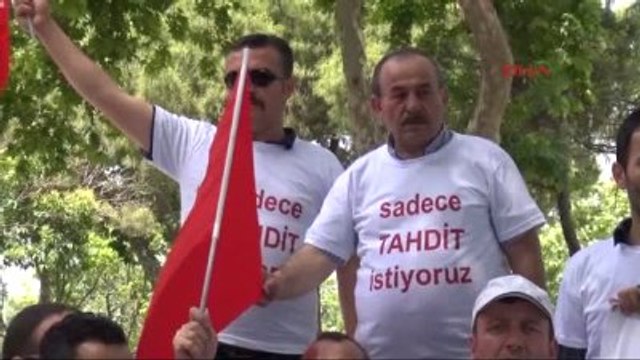 Plaka Tahdidi Eyleminde Sıcaktan Bunalan Esnaf Kendini Havuza Attı