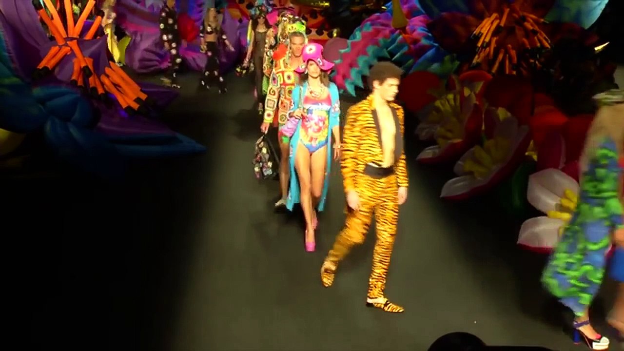 Moschino - Resort 2017 Full Fashion Show New Trend