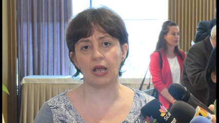 NDESHKIM MATURANTEVE QE KOPJUAN,MINISTRIA SKUALIFIKON ATA QE U KAPEN ME TELEFON LAJM mpg