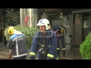 Report TV - Zjarr tek Kullat Binjake përballë Kryeministrisë, s'ka të lënduar