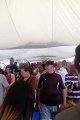 Caraqueños cantaron el Himno Nacional mientras esperaban para validar sus firmas