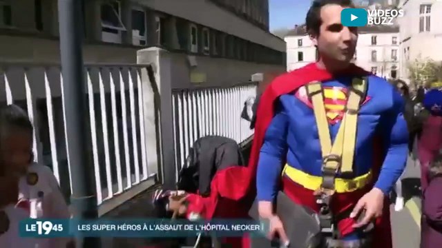Une association organise une visite surprise de supers-héros pour les enfants malades de l’hôpital Necker.