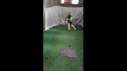 Greatest test Captain of Pakistan Misbah Ul haq Practicing with his Son - Giving him Tips