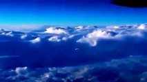UFO CAUGHT ON TAPE FLYING OVER RUSSIA IN A PLANE DECEMBER 2015-ΑΤΙΑ ΔΙΠΛΑ ΣΕ ΑΕΡΟΠΛΑΝΟ ΠΑΝΩ ΑΠΟ ΤΗ ΡΩΣΙΑ!