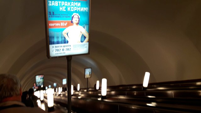 Samsung Galaxy J7 (2016), тест камеры - На эскалаторе