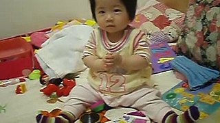 2009-02-26-小寶一個人玩小電子琴