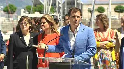 Rivera llama a "no tirar" el voto apoyando a PP y PSOE, que bloquearán España