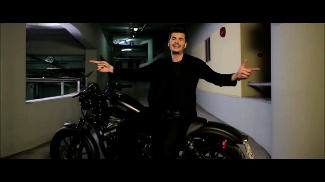 ΓΛ| Γιώργος Λαζαράκης - Μ' ένα σου φιλί | (Official ᴴᴰvideo clip) Greek- face