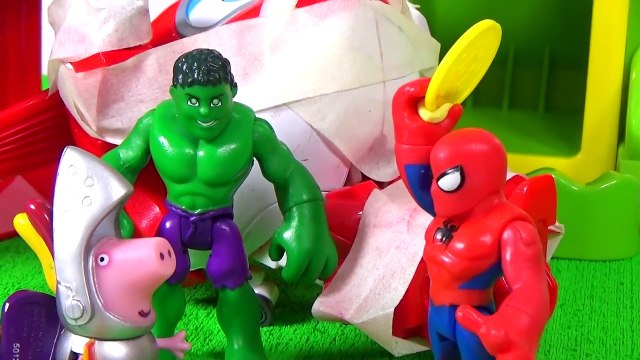 Peppa Pig RAPTADA Pelo DUENDE VERDE! Em Português Parte 3 Homem Aranha George Hulk Brinquedos Toys