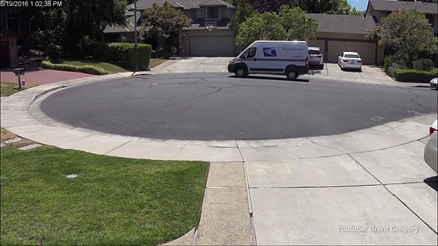 Man records USPS delivery man throwing his delivery on his yard