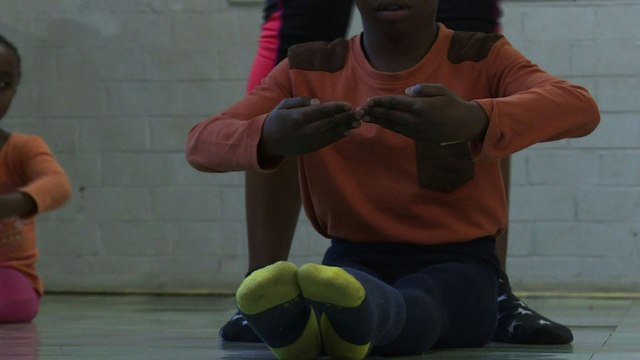La danse classique entre sur scène dans le township de Soweto