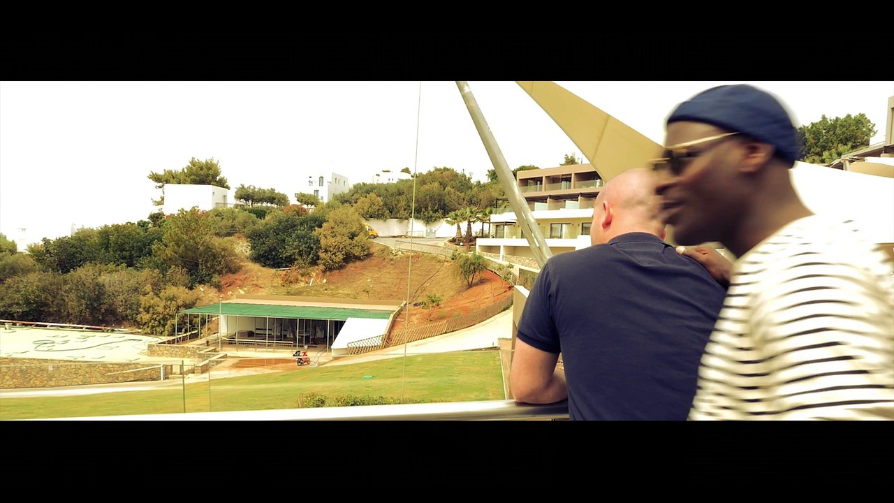 Bonne fête de la musique à tous avec un clip auquel nous avons participé, c était en avril en Crête, nous avons dansé sur la plage...