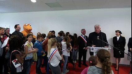 A l'inauguration du centre de loisirs d'Andeville.