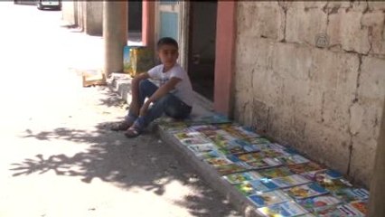 Okuduğu Kitapları Yıl Sonunda Satılığa Çıkardı