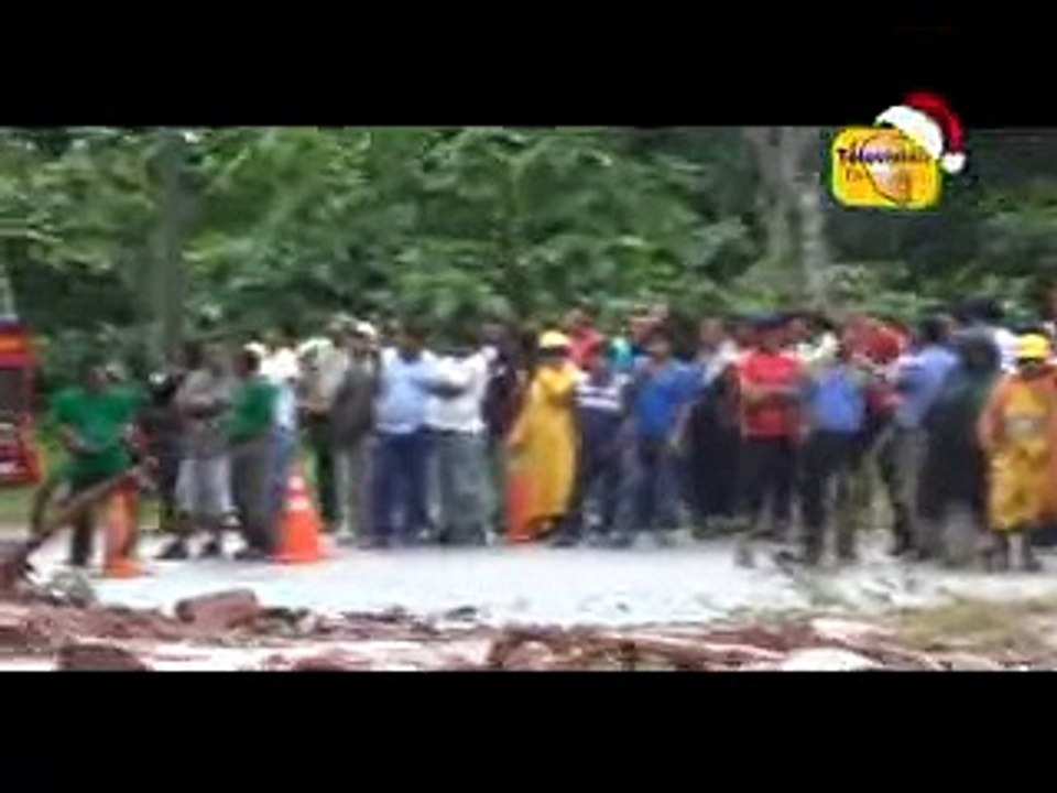 LLUVIAS OCASIONAN DERRUMBE EN EL KM 25 TARAPOTO YURI