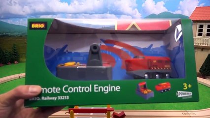 BRIOをコントロール！リモートコントロールエンジンと踏切 peppa pig Anpanman.mp4