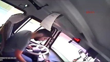 Bursa 'Fötr Şapkalı' Minibüsten Paraları Böyle Aldı