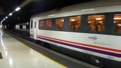 Regional Expres 15.033/15.333 Barcelona-Caspe entrando en Sants el 28-6-13