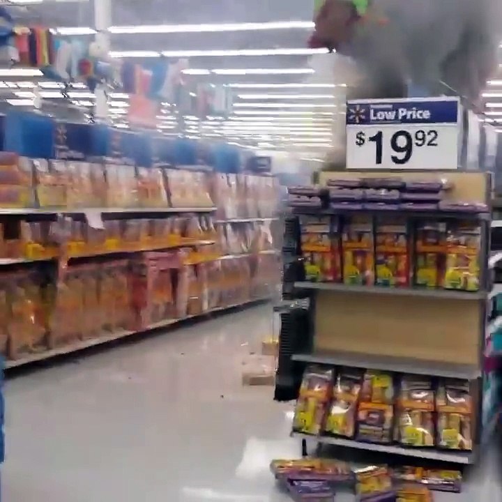 Ils mettent le feu au rayon feux d'artifice d'un Walmart