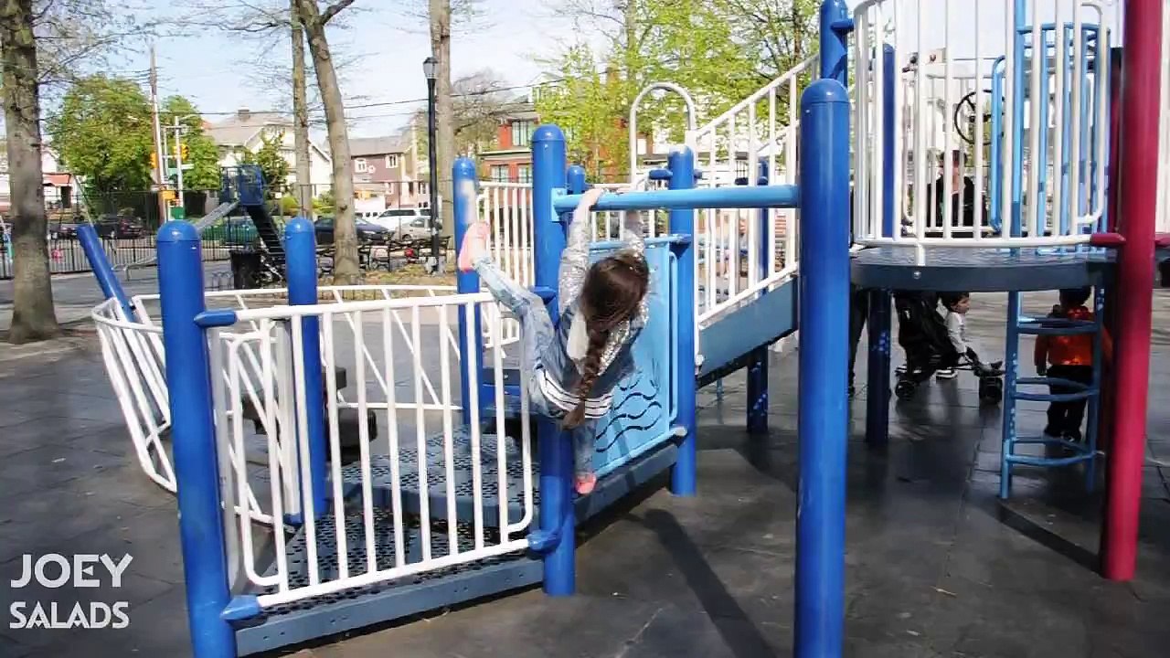 Ce que cet inconnu fait à cette petite fille au parc va terroriser sa maman !