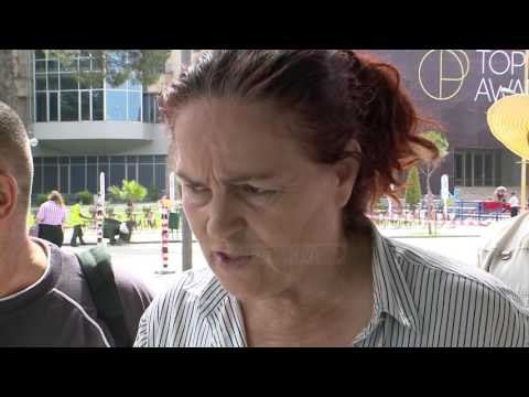 Protestë kundër gjykatësve para Presidencës - Top Channel Albania - News - Lajme