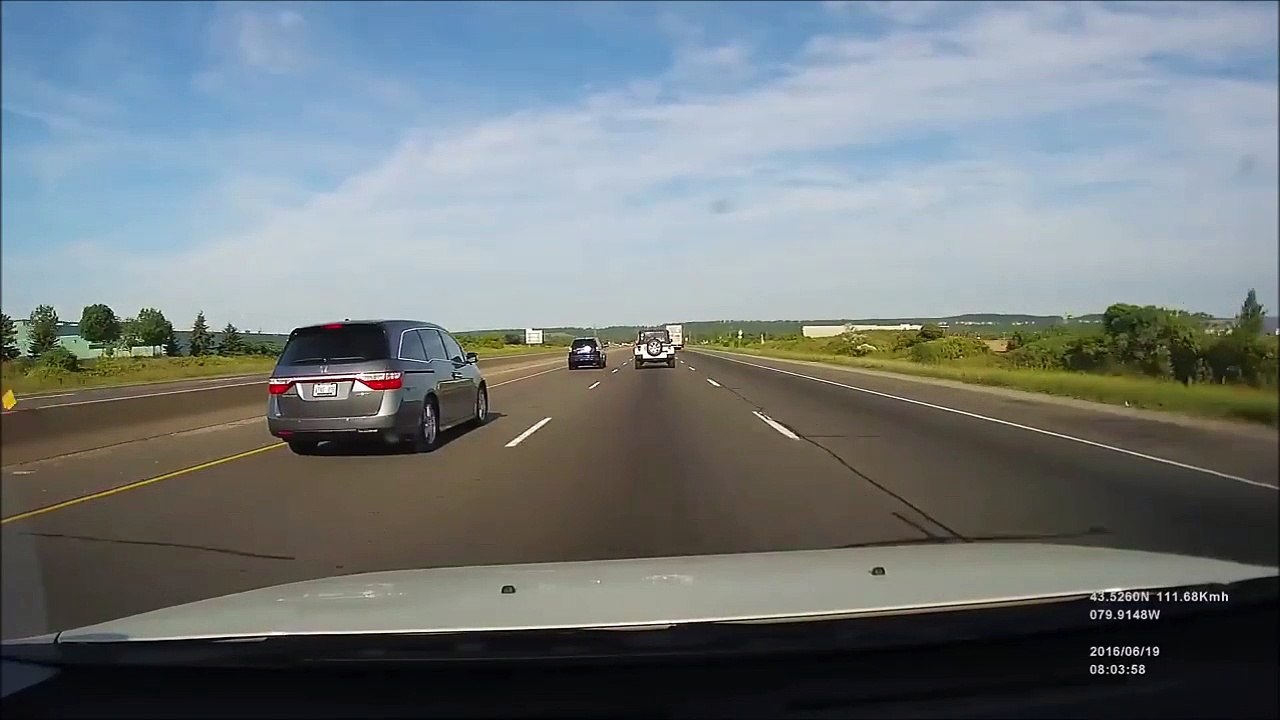 Quand tu croises batman en panne sur le bord de la route