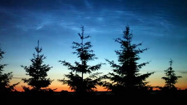 Mysterious and Strange UFOs with Multiple Glowing Lights Vanishing over Poland - ΛΑΜΠΙΡΙΖΟΝ ΑΤΙΑ ΣΤΗΝ ΠΟΛΩΝΙΑ!