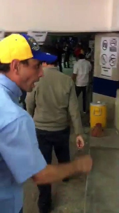 Henrique Capriles visitó el CNE de Los Teques