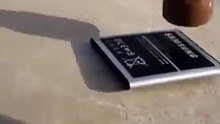 هذا ما يحصل عند تحطيم بطارية هاتف سامسونج ملا لعب