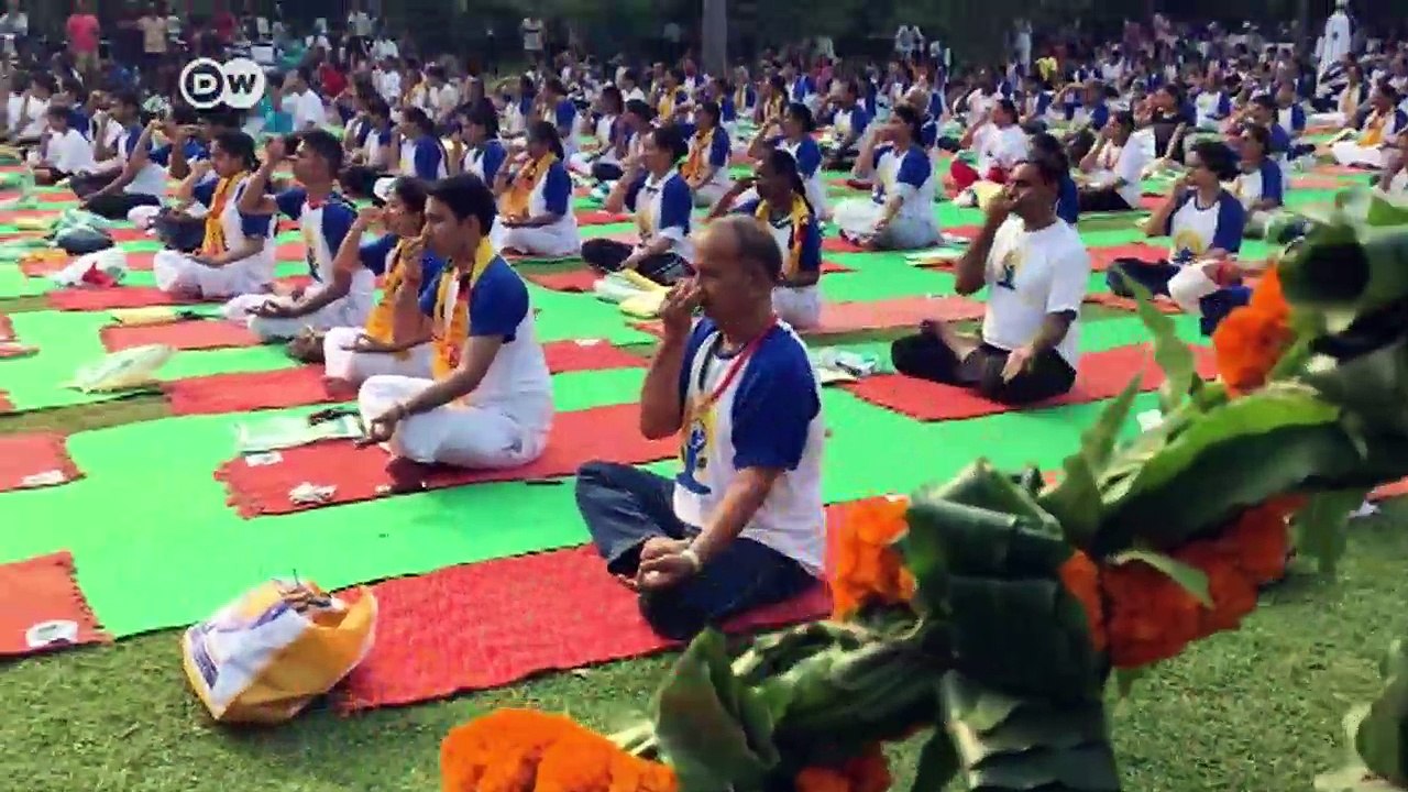 Entspannt in den Tag am Weltyogatag | DW Nachrichten