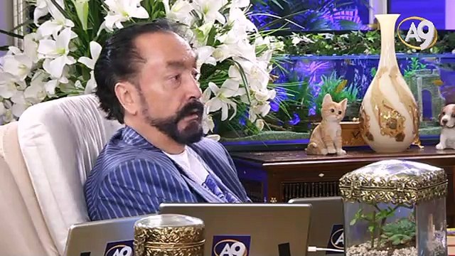 Müminin bakışlarında nur ve sevgi vardır, münafığın bakışlarında boşluk ve donukluk vardır.