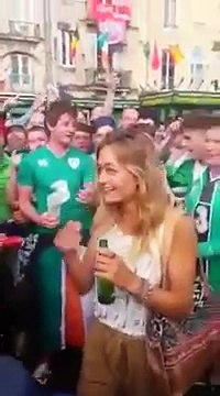 EURO 2016 - Irlandeses decidem fazer uma serenata para uma francesa!