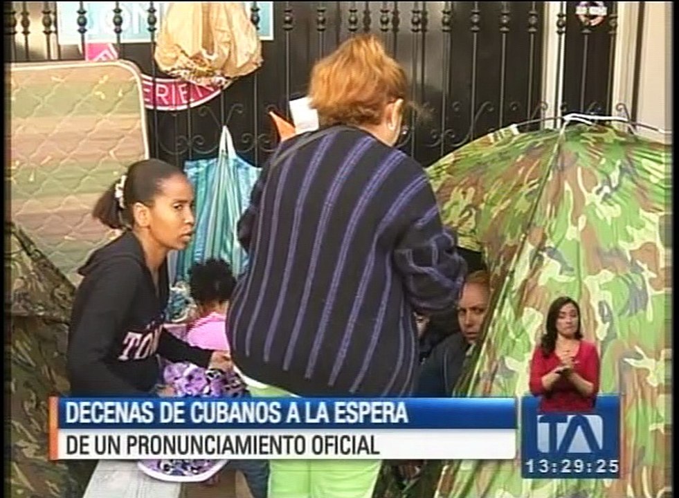 Decenas de cubanos a la espera de un pronunciamiento oficial