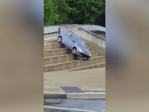 Descendre des escaliers en voiture , une mauvaise idée ?