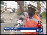 La demolición de edificaciones con daños estructurales continúa en Bahía de Caráquez