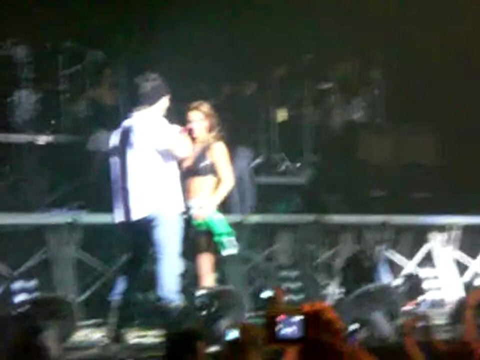 beijo aya - Show RBD São Paulo 27/04/07 (noite) (by gabriela salina)