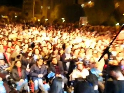 YAVUZ BİNGÖL...Dam üstüne çul serer. Kamera Emre Beyribey...