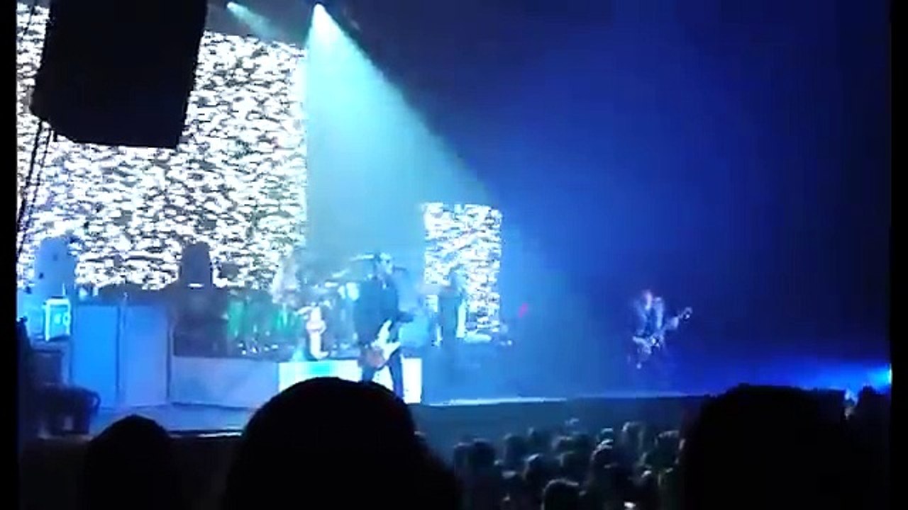 Stone Temple Pilots "Hollywood Bitch" live in Sioux City IA 3-24-2010