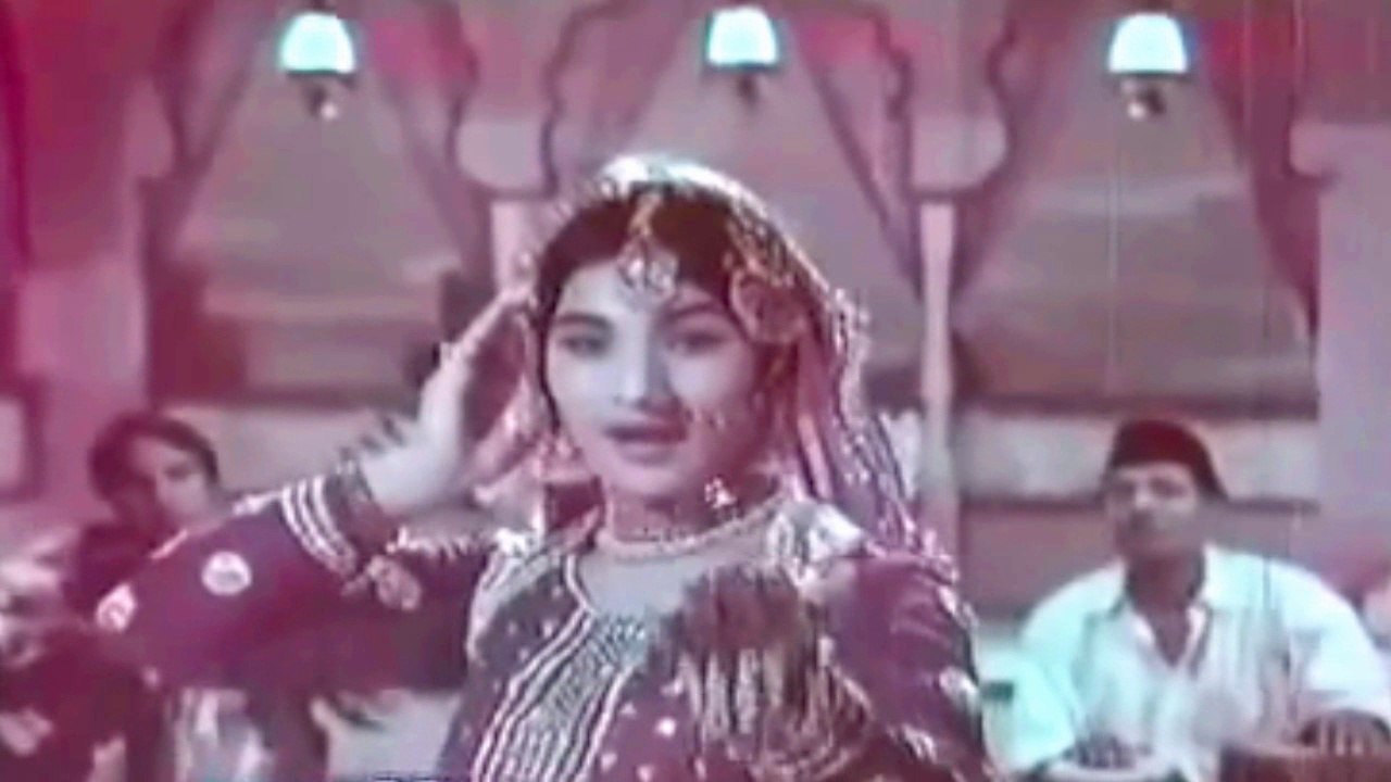 Un Ka Hi Tassvur Hai
